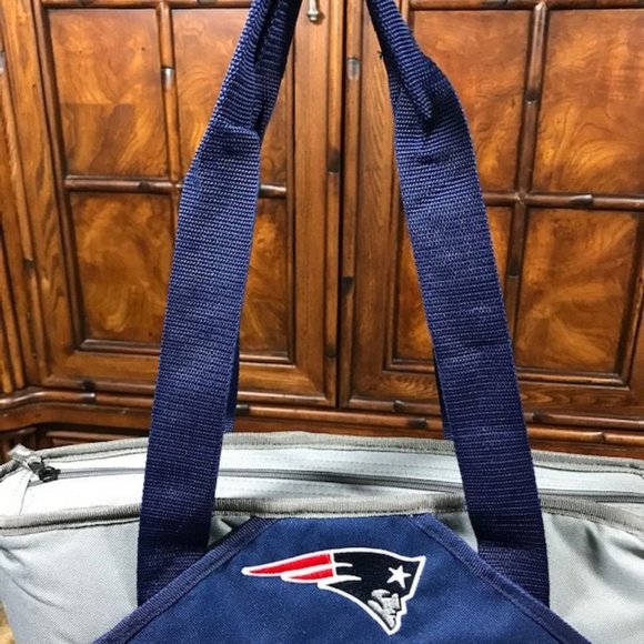 New England Patriots Embroidered Insulated Tote Cooler and 5 Pack Click Pen Set - Picture 12 of 16